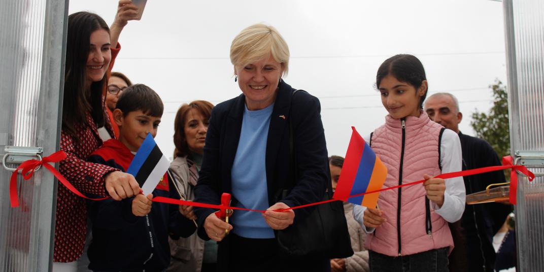 people cutting ribbon