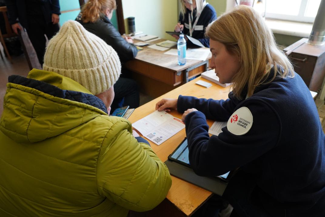 In-person registration for cash assistance for heating. Zaporizhzhia oblast, Novomykolaivska hromada, October 2025.
