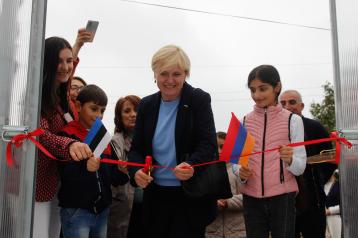 people cutting ribbon